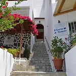 Flora Manos Apartman *