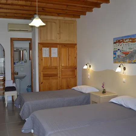 Flora Manos Daire Platys Gialos (Mykonos)
