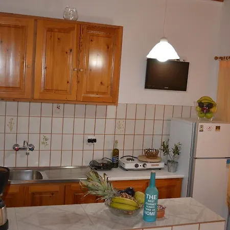 Flora Manos Apartman *