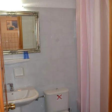 Flora Manos Apartman *